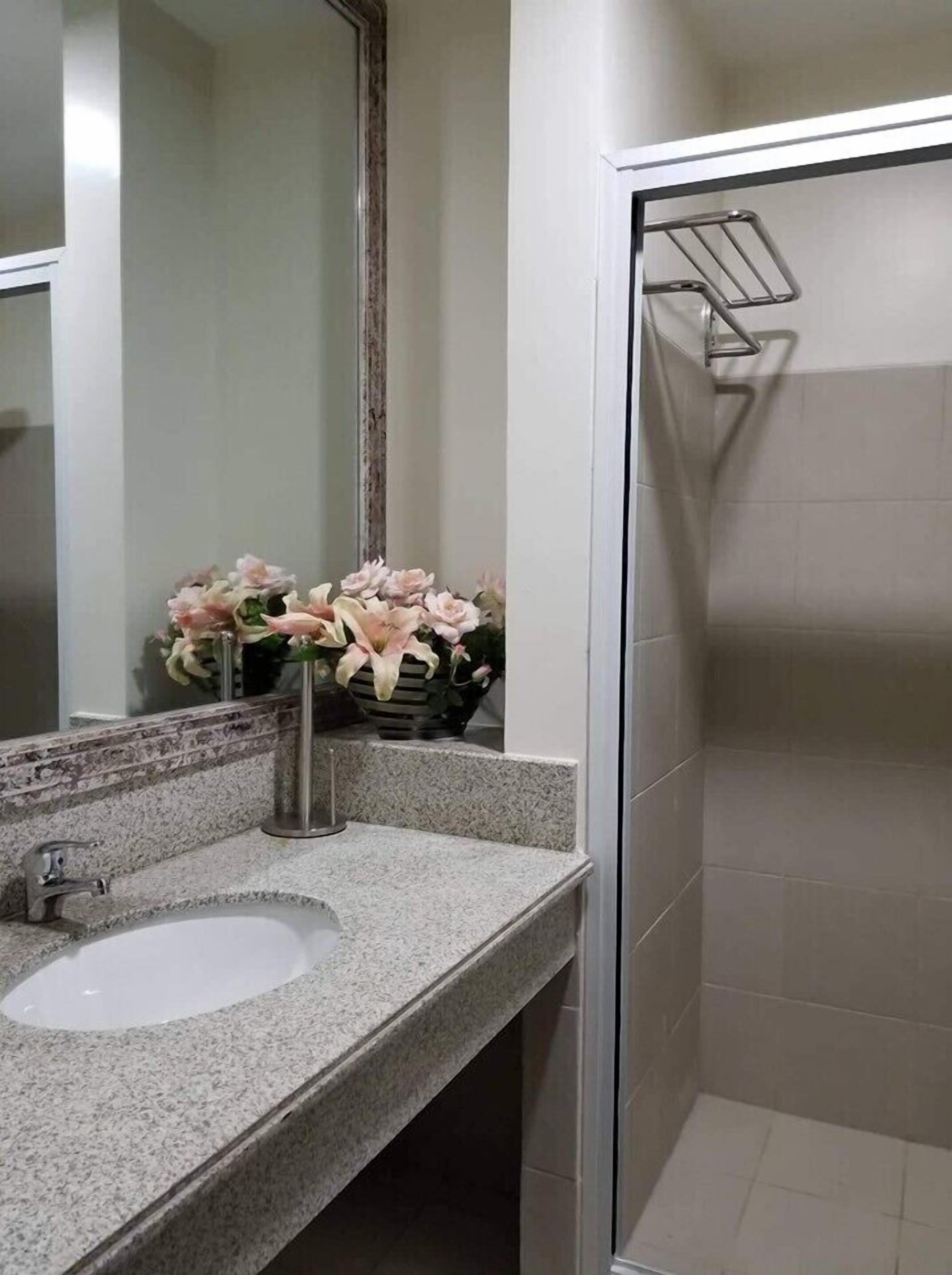 Bathroom sink