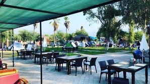 Breakfast, lunch and dinner served - Zirkon Beach Camping (Fethiye)