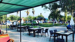 Breakfast, lunch and dinner served