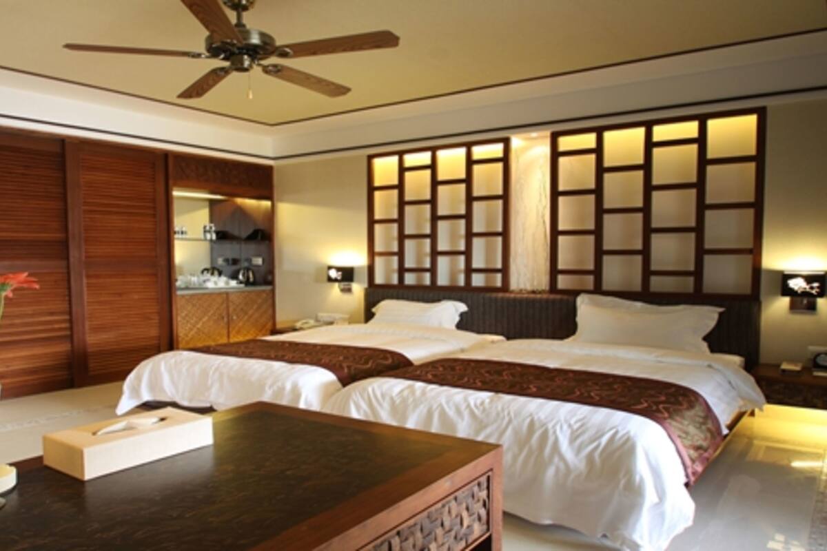 Cortinas blackout, wifi gratis y ropa de cama 