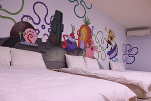 Desk, bed sheets - Painted Holiday (Liuqiu)