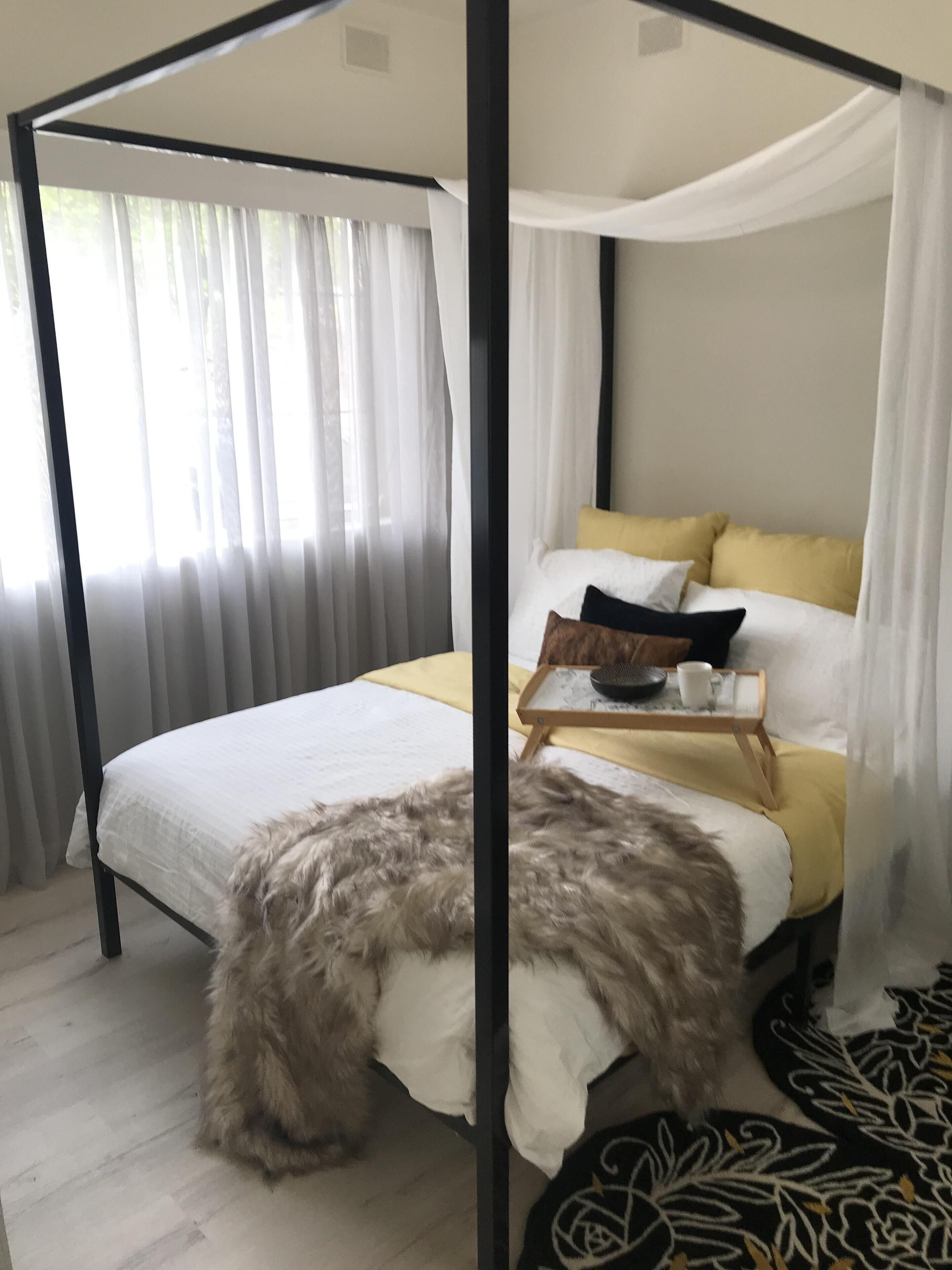 Ochre Boutique Apartment- 1 bedroom apartment a short walk to tram stop 1  — image 13