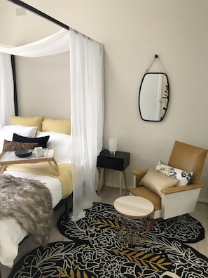 1 quarto, escrivaninha, ferros/tábuas de passar roupa, Wi-Fi de cortesia