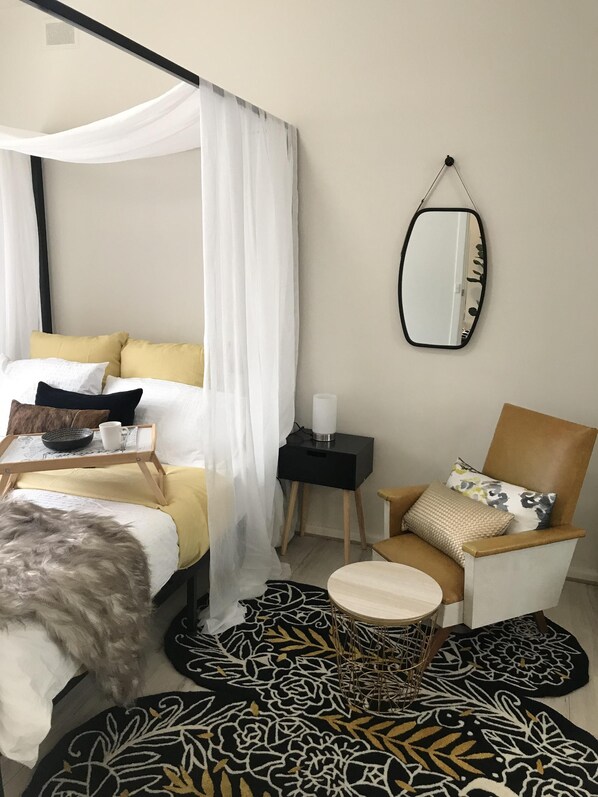 1 bedroom, desk, iron/ironing board, free WiFi - Ochre Boutique Apartment- 1 bedroom apartment a short walk to tram stop 1  (Wayville)