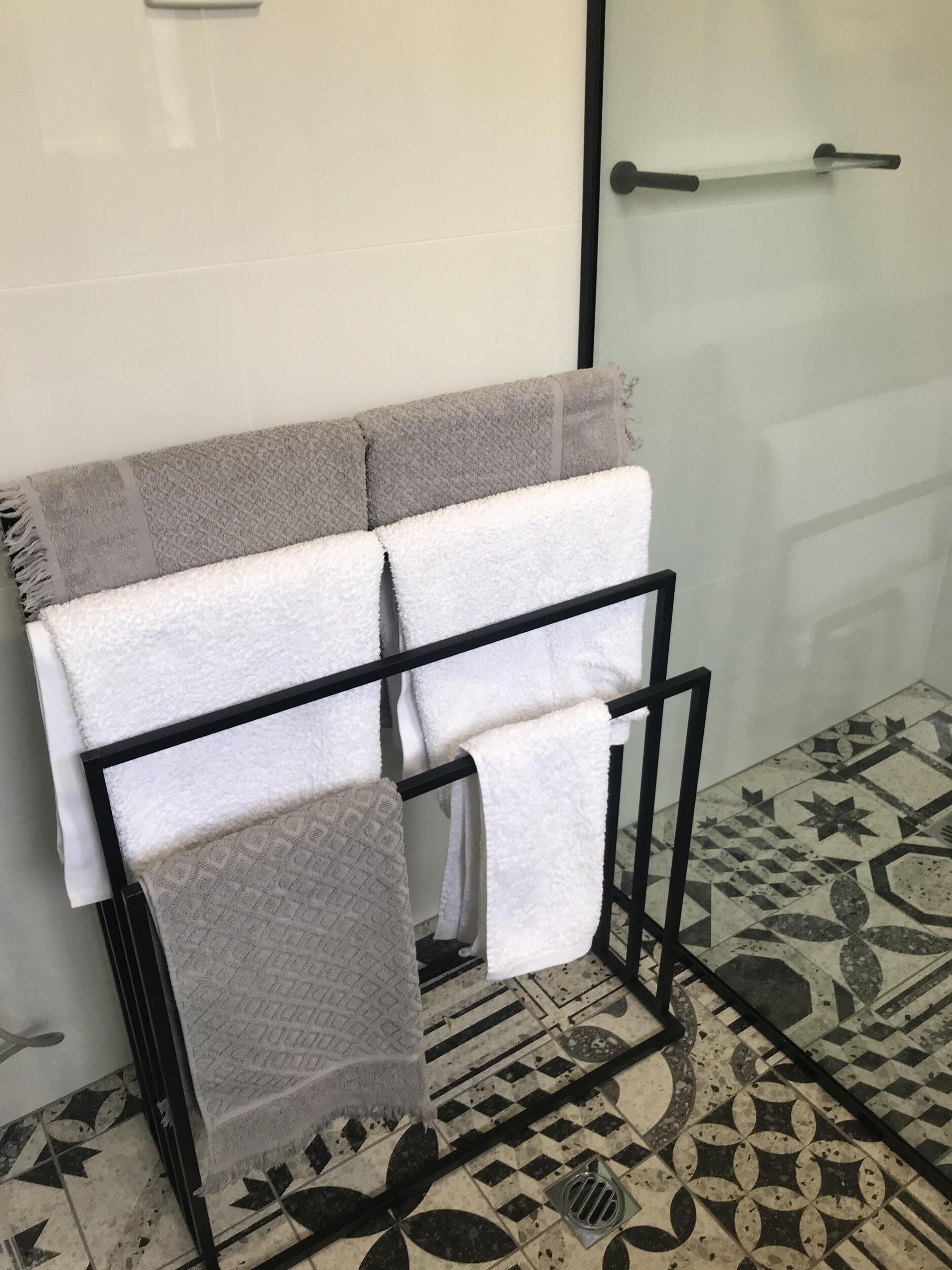 Ochre Boutique Apartment- 1 bedroom apartment a short walk to tram stop 1  — image 14