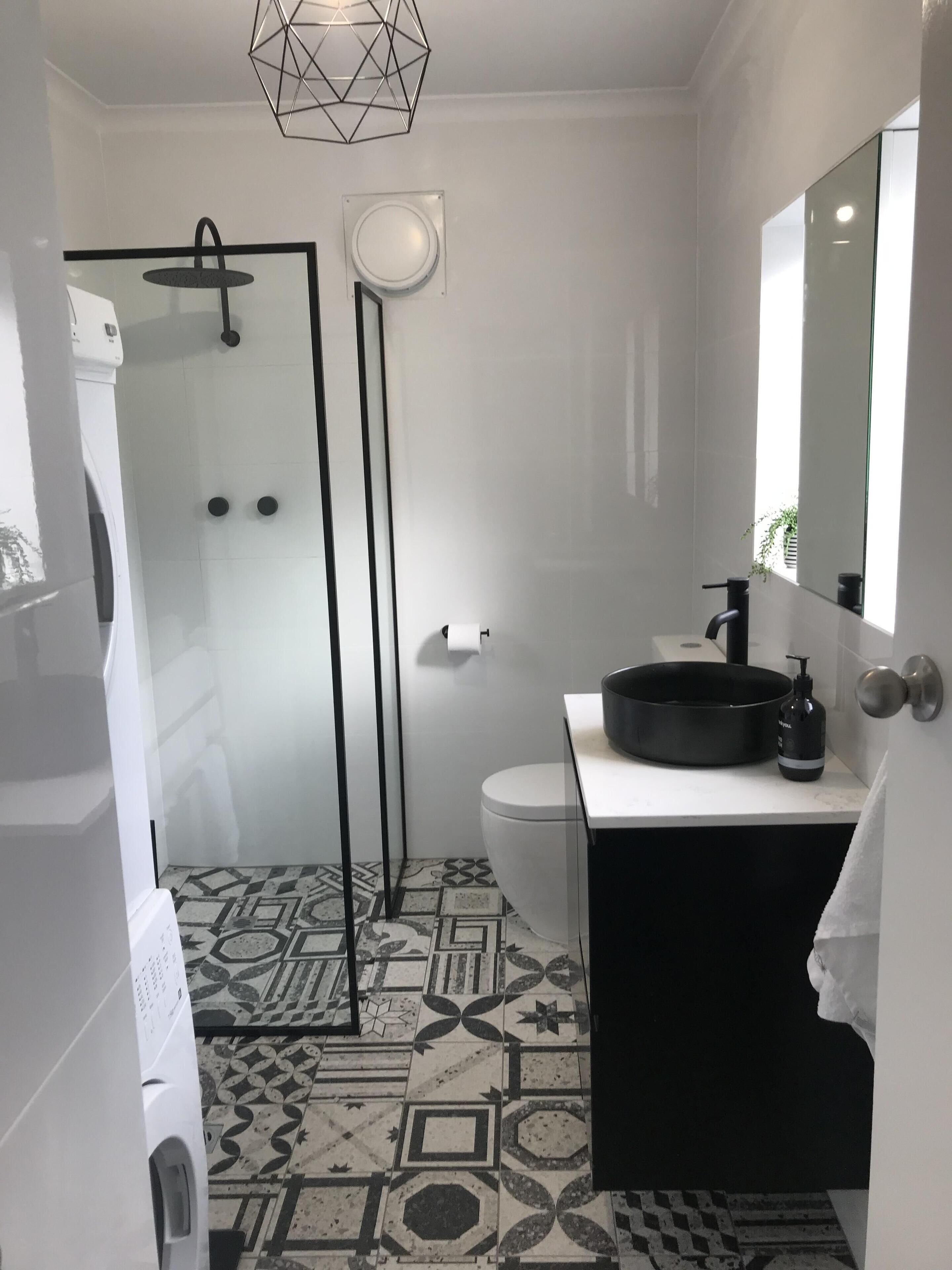 Ochre Boutique Apartment- 1 bedroom apartment a short walk to tram stop 1  — image 8