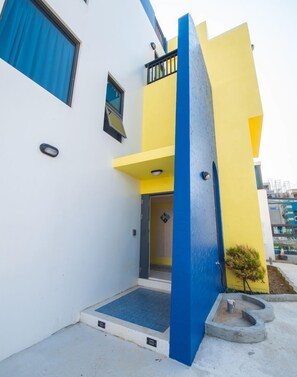 Property entrance - Sapphire Inn (Magong)