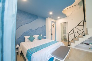 1 bedroom, desk, blackout drapes, soundproofing