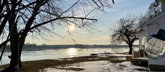 素晴らしい景色を望む歴史的なリバーフロントの家