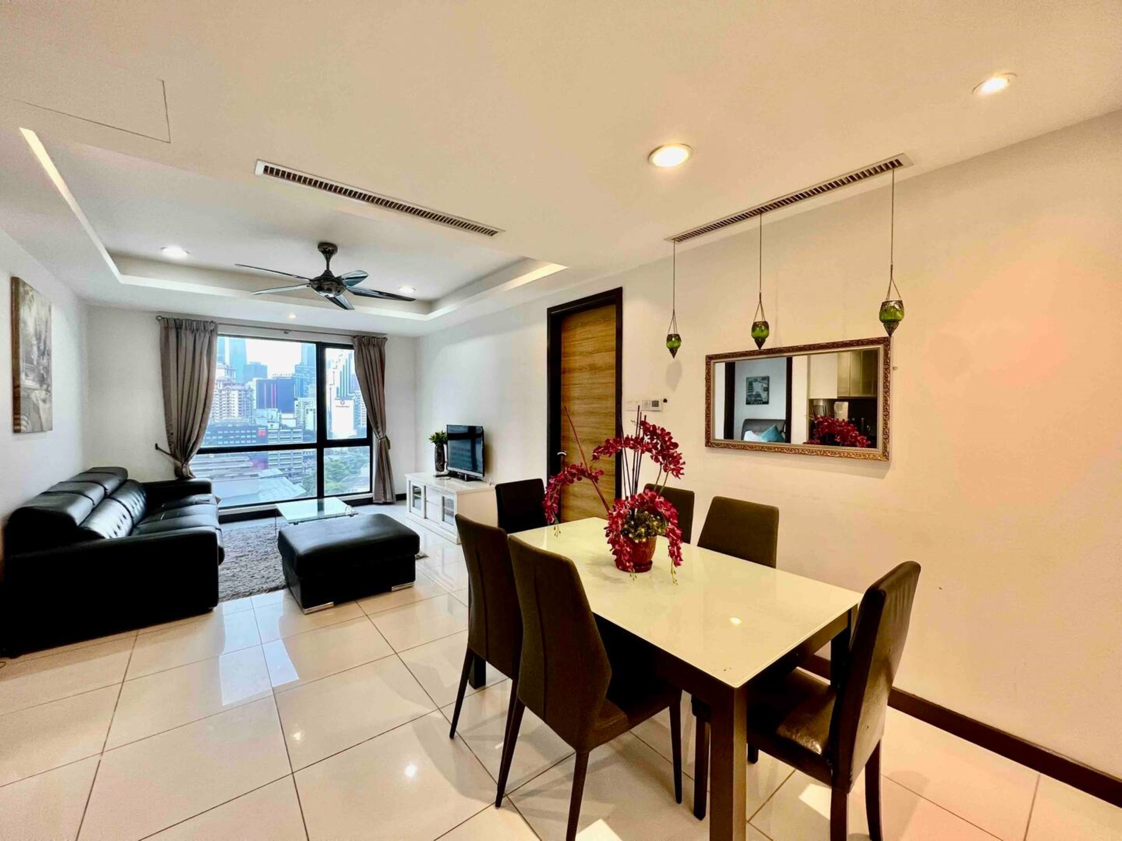 家庭公寓, 2 間臥室 | 客廳 | 42 吋智能電視連數碼電視頻道、電視