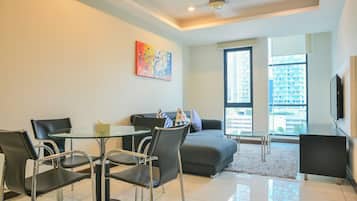 Family Apartment, 2 Bedrooms | In-room dining