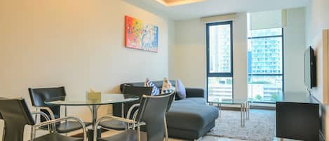 Family Apartment, 2 Bedrooms | In-room dining