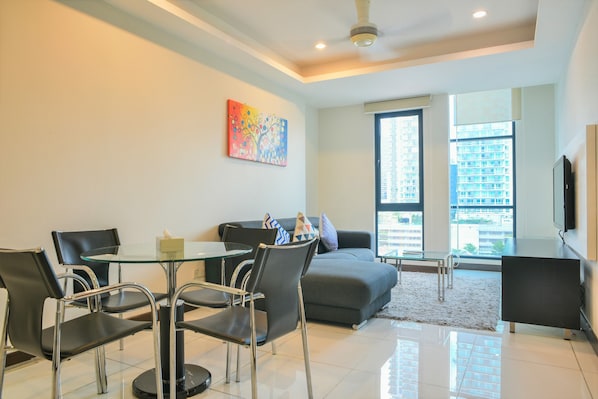 Family Apartment, 2 Bedrooms | In-room dining