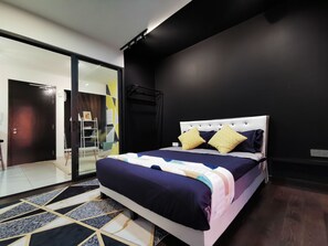 Design Studio Suite | Desk, blackout curtains, iron/ironing board, free WiFi - Almas Suites Puteri Harbour Hello Kitty (Iskandar Puteri)