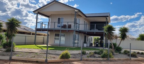 Agape Holiday House - Beachside Retreat(Sleeps 10)