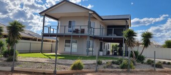 Agape Holiday House - Beachside Retreat(Sleeps 10)