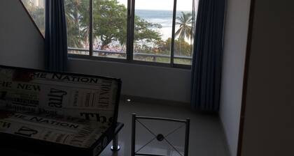 Appartement en bord de mer. Vues sur la mer, les montagnes et la ville.
