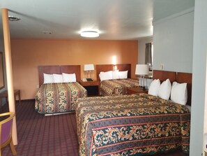 客房, 多张床, 无烟房 | 特色家居、办公桌、遮光窗帘、隔音