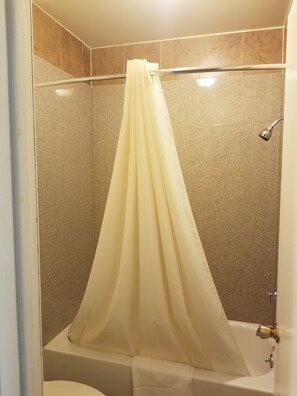 客房, 2 张大床, 吸烟房 | 浴室淋浴