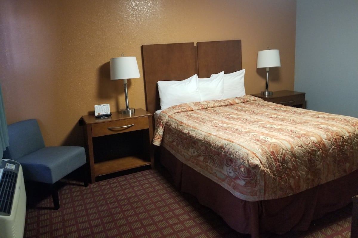 Individually furnished, desk, blackout curtains, soundproofing