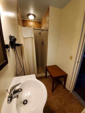 Shower, free toiletries, towels