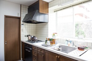 Twin Room | Shared kitchen
