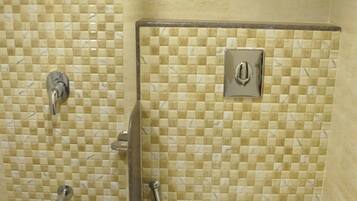 Standard Double Room | Bathroom | Shower, towels