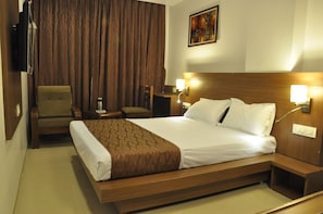 Desk, rollaway beds, free WiFi - Hotel Kalyan (Vadodara)