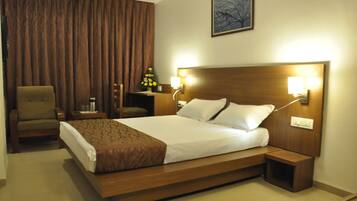 Desk, rollaway beds, free WiFi