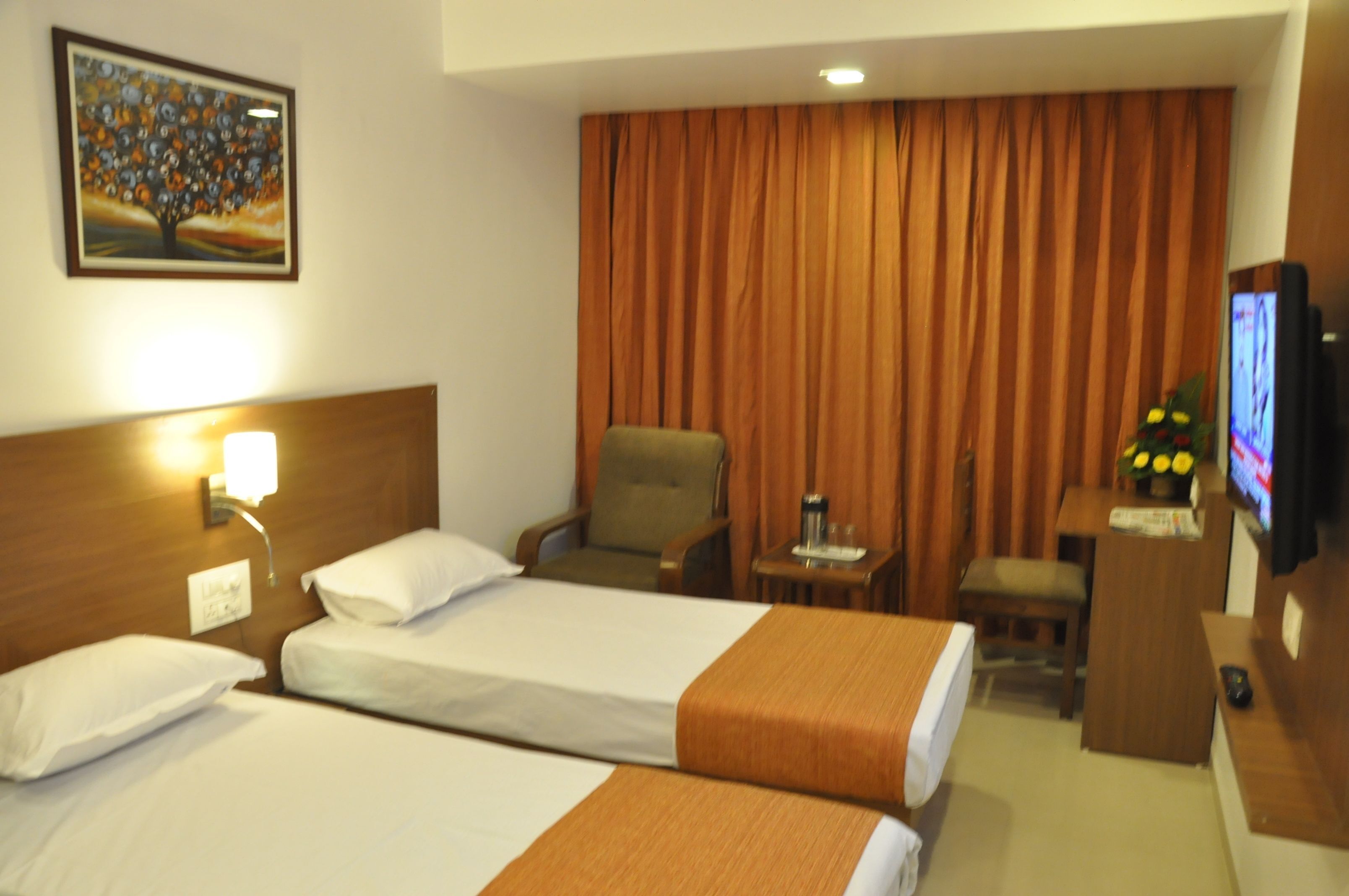 Desk, rollaway beds, free WiFi