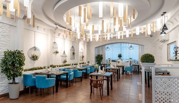 Frukostbuffé varje dag (RUB 550 per person)