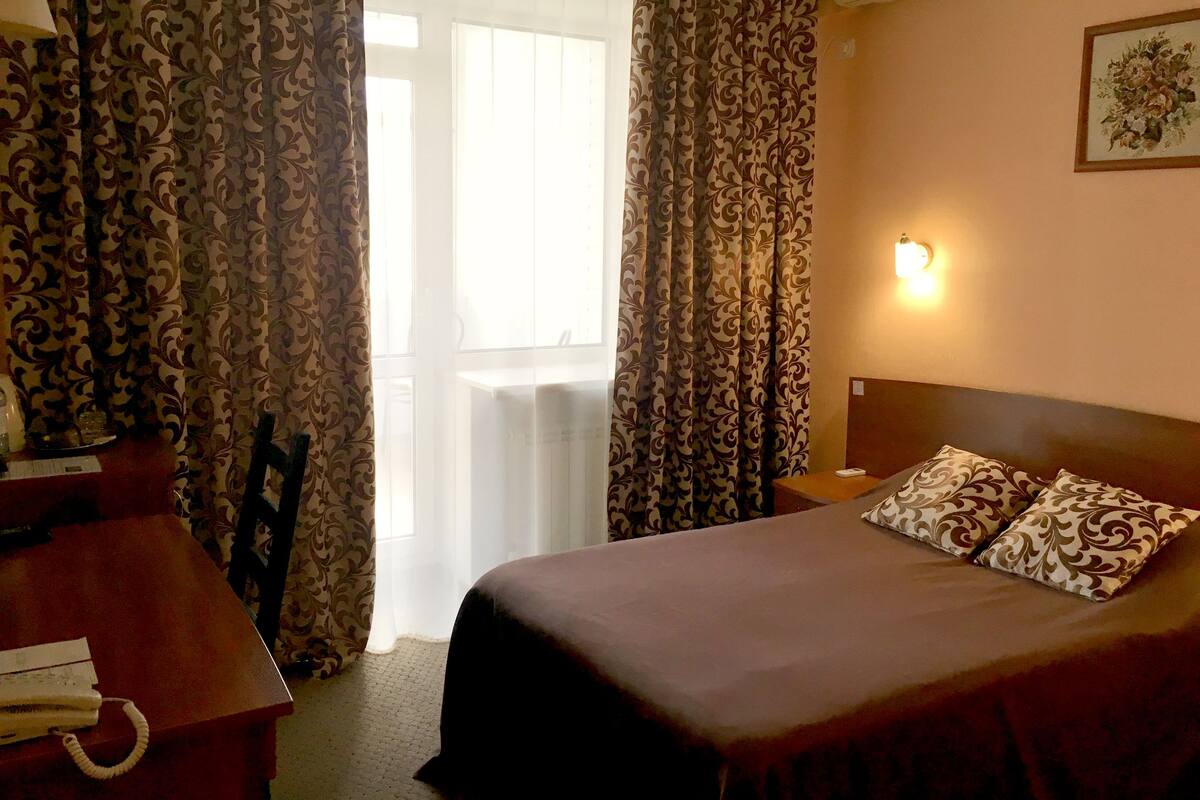 Comfort Single Room | In-room safe, desk, laptop workspace, free WiFi