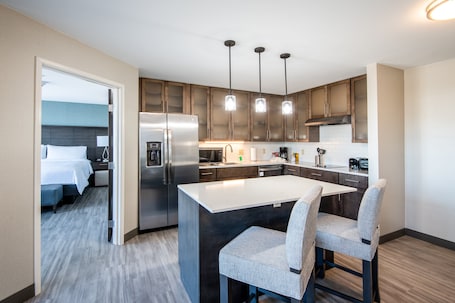 Suite, 2 Bedrooms, Kitchen | Premium bedding, desk, laptop workspace, blackout drapes. Staybridge Suites Scottsdale - Talking Stick by IHG