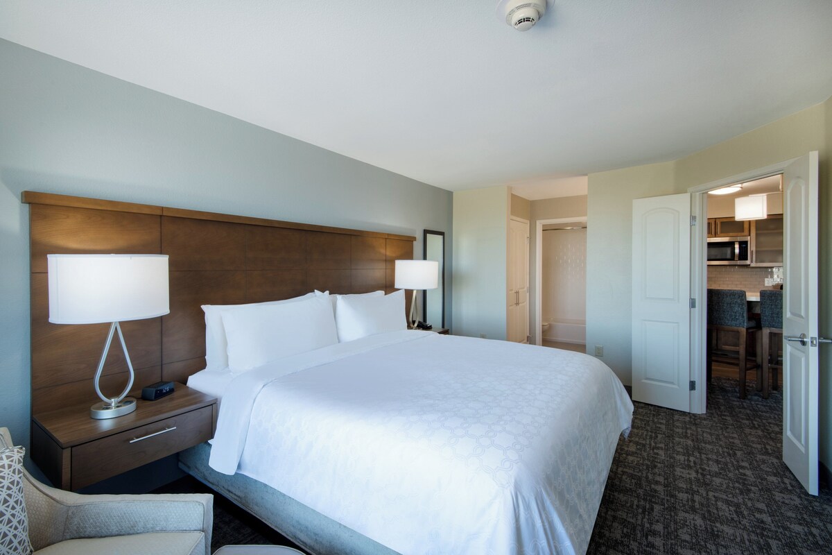 Suite, 1 Bedroom, Kitchen | Premium bedding, desk, laptop workspace, blackout drapes