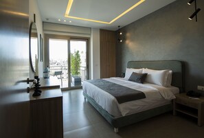 Executive Suite (Lux Suite) | In-room safe, laptop workspace, blackout curtains, soundproofing