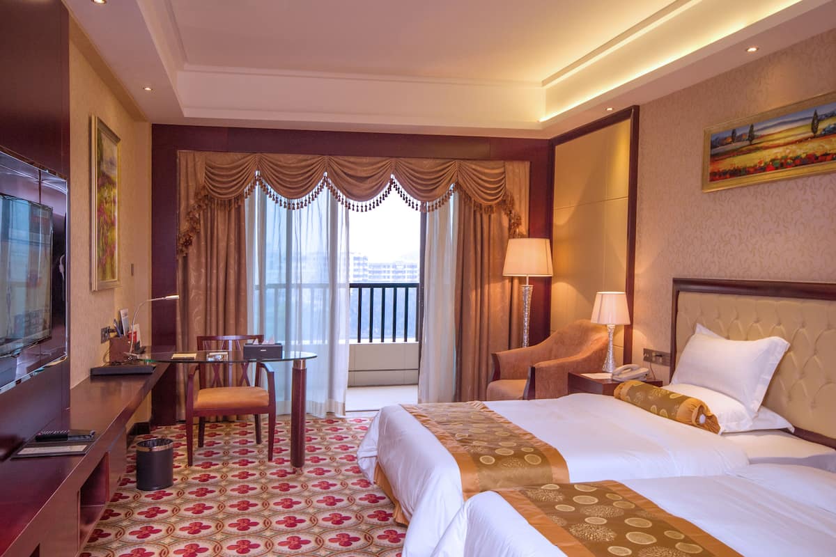 Twin Room, Lake View | 1 bilik tidur, peti besi dalam bilik, meja, langsir/tirai gelap terus