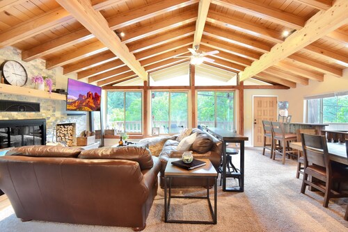 Oak Creek Retreat - Cozy Cabin by the River. Fish Hike Swim Pets OK