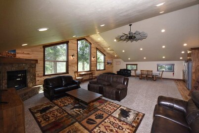 Spacious Cabin w/ Game Room Near Yellowstone