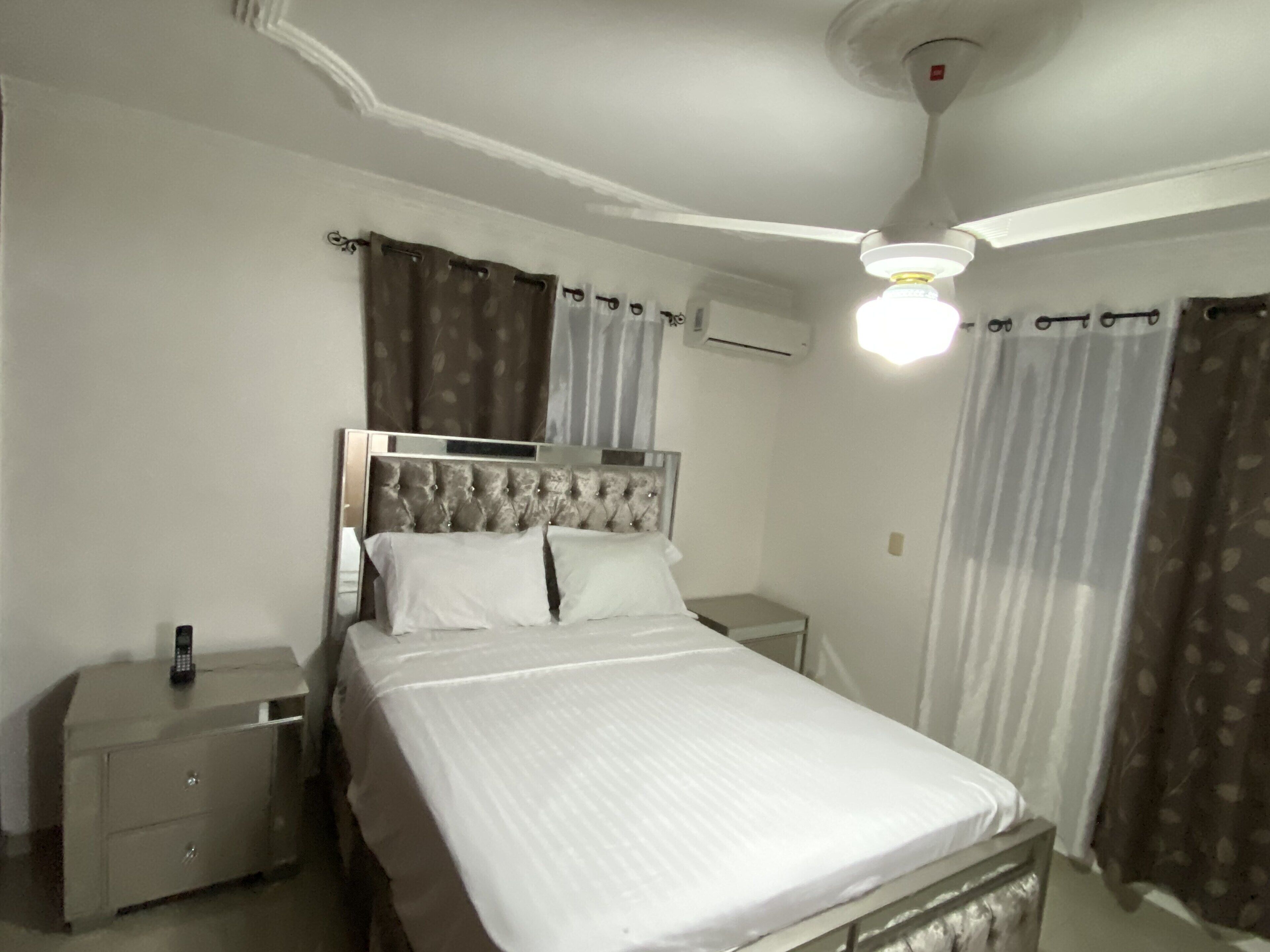 3 bedrooms, in-room safe, desk, iron/ironing board