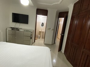 3 quartos, cofres nos quartos, escrivaninha
