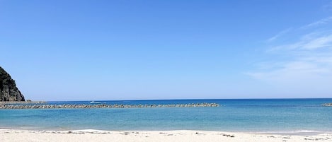 Una spiaggia nelle vicinanze