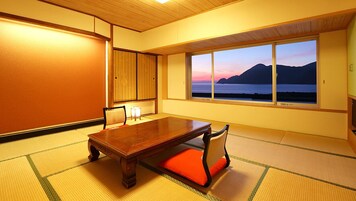 Japanese-Style Standard Room with Sea View | Down comforters, in-room safe, free WiFi, bed sheets
