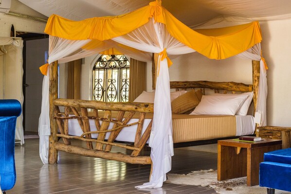 Presidential Studio Suite | Desk, bed sheets