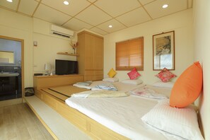 Blackout curtains, free WiFi, bed sheets