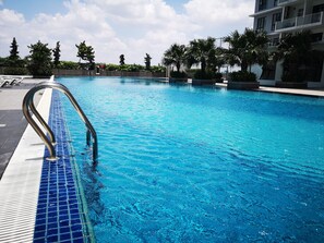 Outdoor pool - YOYO Homestay (Johor Bahru)