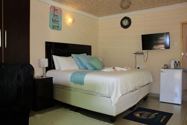 مكتب وتجهيزات عازلة للصوت وواي فاي مجانًا وملاءات أسرّة