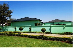 المنشأة من الخارج