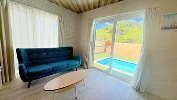 (Up to 13 people) 4LDK (100sqm) /7 beds+1 futon /with Pool /BBQ /3 parking spaces /Onna 6A, Smoking | Living area