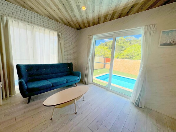 (Up to 13 people) 4LDK (100sqm) /7 beds+1 futon /with Pool /BBQ /3 parking spaces /Onna 6A, Smoking | Living area