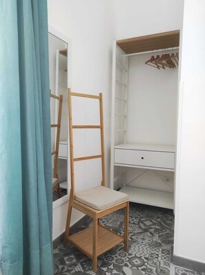 Individually furnished, desk, laptop workspace, free WiFi